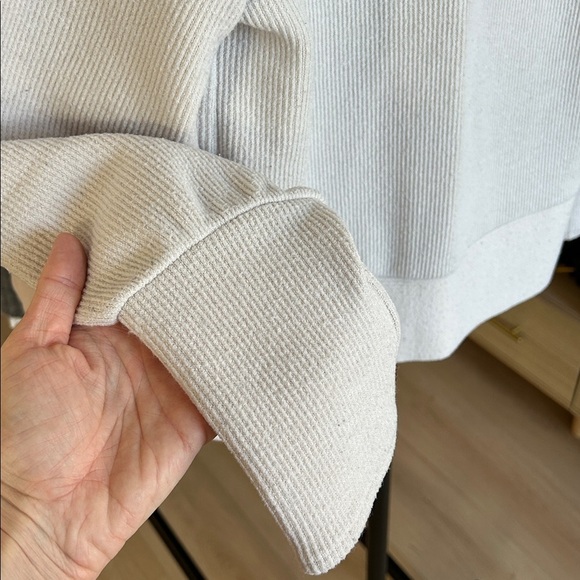 Flawed Madewell Cartigan. Size Large. Flaw is pilling. See all pics. - Picture 4 of 9